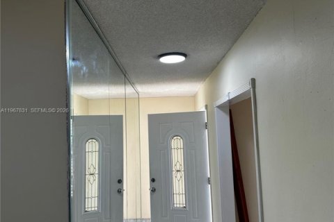 Купить коммерческую недвижимость в Майами, Флорида 301.37м2, № 2030527 - фото 28