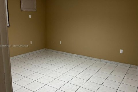 Commercial property in Miami, Florida 301.37 sq.m. № 2030527 - photo 19