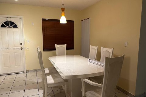 Commercial property in Miami, Florida 301.37 sq.m. № 2030527 - photo 23