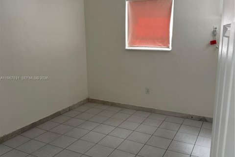 Commercial property in Miami, Florida 301.37 sq.m. № 2030527 - photo 3