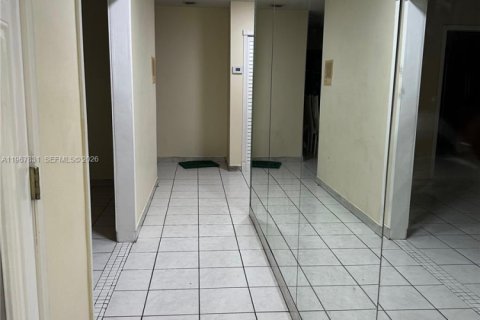 Commercial property in Miami, Florida 301.37 sq.m. № 2030527 - photo 15