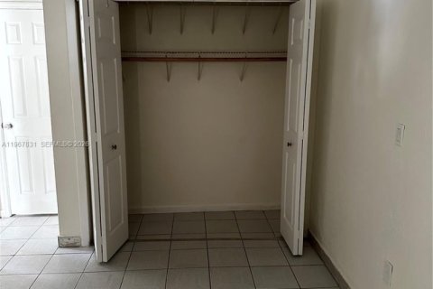 Commercial property in Miami, Florida 301.37 sq.m. № 2030527 - photo 2