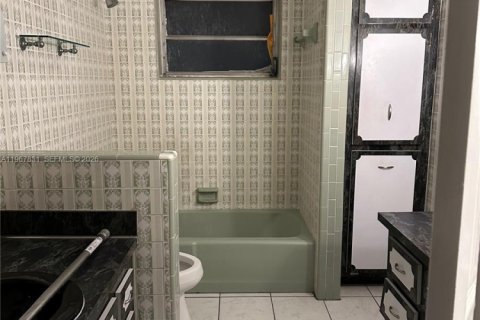 Commercial property in Miami, Florida 301.37 sq.m. № 2030527 - photo 22