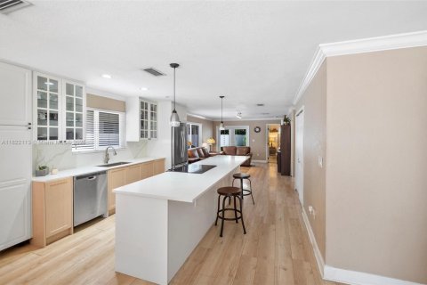 House in Miami, Florida 4 bedrooms, 141.95 sq.m. № 1790217 - photo 5