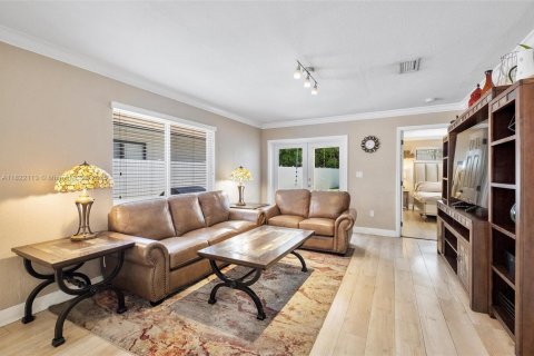 House in Miami, Florida 4 bedrooms, 141.95 sq.m. № 1790217 - photo 11
