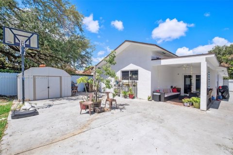 House in Miami, Florida 4 bedrooms, 141.95 sq.m. № 1790217 - photo 27