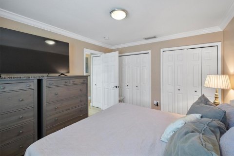 House in Miami, Florida 4 bedrooms, 141.95 sq.m. № 1790217 - photo 20