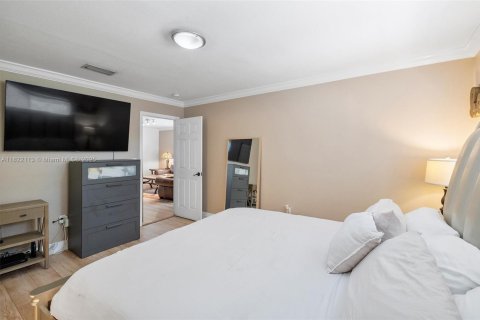 House in Miami, Florida 4 bedrooms, 141.95 sq.m. № 1790217 - photo 22