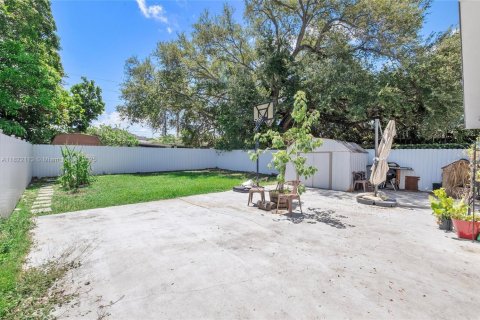 House in Miami, Florida 4 bedrooms, 141.95 sq.m. № 1790217 - photo 26