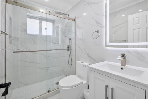 House in Miami, Florida 4 bedrooms, 141.95 sq.m. № 1790217 - photo 18