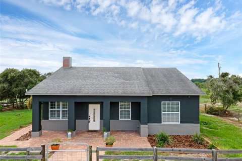 House in Frostproof, Florida 3 bedrooms, 132.2 sq.m. № 1916630 - photo 1