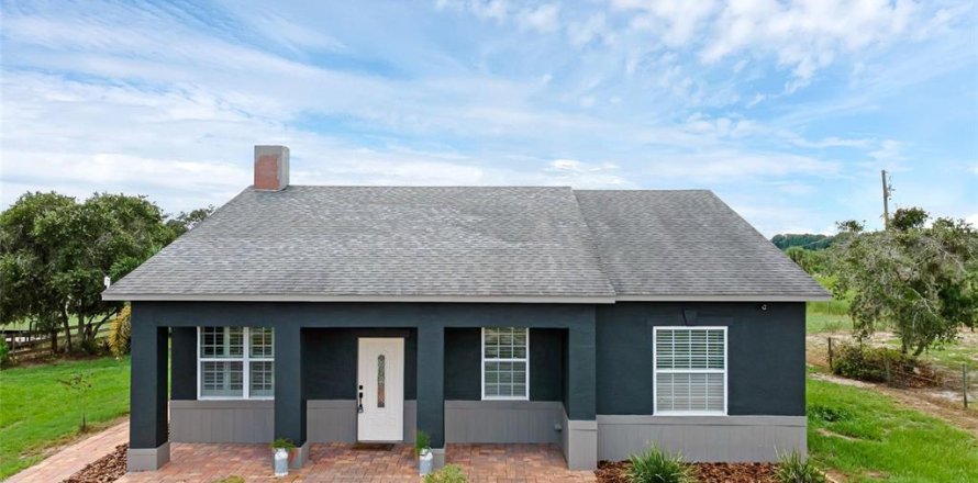 House in Frostproof, Florida 3 bedrooms, 132.2 sq.m. № 1916630