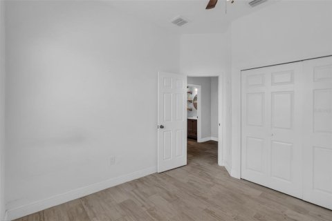 House in Frostproof, Florida 3 bedrooms, 132.2 sq.m. № 1916630 - photo 21