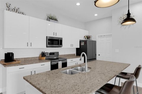 House in Frostproof, Florida 3 bedrooms, 132.2 sq.m. № 1916630 - photo 14