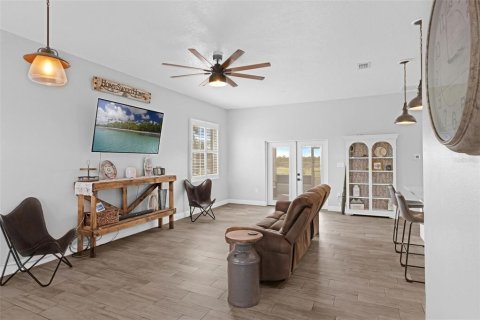 House in Frostproof, Florida 3 bedrooms, 132.2 sq.m. № 1916630 - photo 5