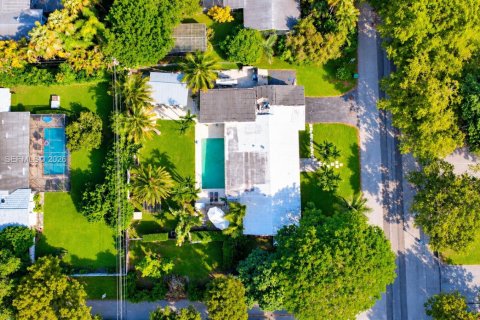 Casa en venta en Palmetto Bay, Florida, 4 dormitorios, 195 m2 № 2428400 - foto 4