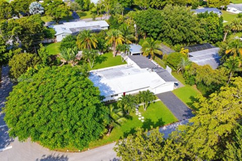 Casa en venta en Palmetto Bay, Florida, 4 dormitorios, 195 m2 № 2428400 - foto 12