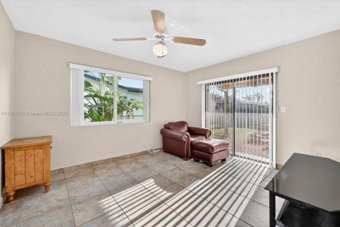 House in Pembroke Pines, Florida 4 bedrooms, 181.81 sq.m. № 1943618 - photo 23