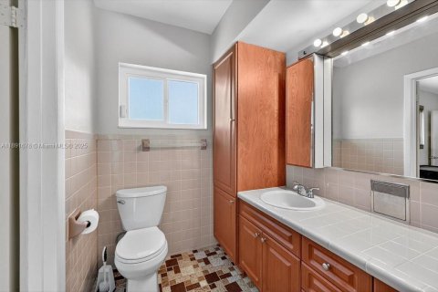 House in Pembroke Pines, Florida 4 bedrooms, 181.81 sq.m. № 1943618 - photo 13