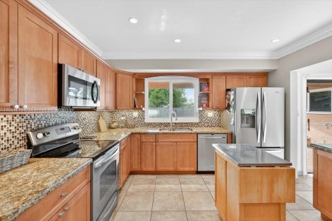 House in Pembroke Pines, Florida 4 bedrooms, 181.81 sq.m. № 1943618 - photo 9