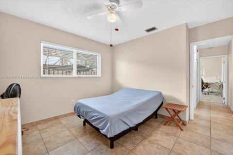 House in Pembroke Pines, Florida 4 bedrooms, 181.81 sq.m. № 1943618 - photo 17