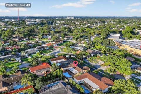 House in Pembroke Pines, Florida 4 bedrooms, 181.81 sq.m. № 1943618 - photo 30