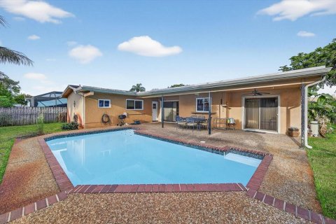 House in Pembroke Pines, Florida 4 bedrooms, 181.81 sq.m. № 1943618 - photo 27