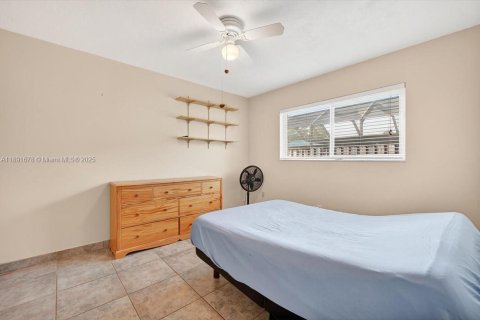 House in Pembroke Pines, Florida 4 bedrooms, 181.81 sq.m. № 1943618 - photo 16