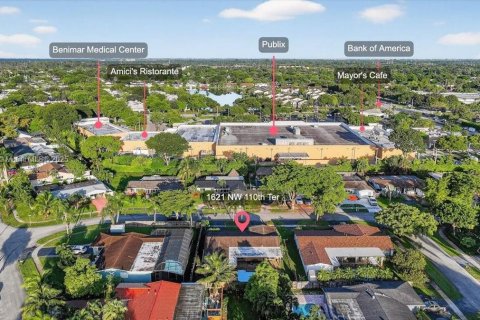 House in Pembroke Pines, Florida 4 bedrooms, 181.81 sq.m. № 1943618 - photo 29