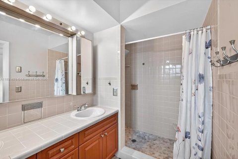 House in Pembroke Pines, Florida 4 bedrooms, 181.81 sq.m. № 1943618 - photo 12