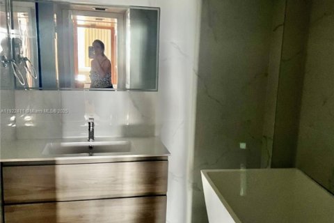 Condo in Miami, Florida, 3 bedrooms  № 2018866 - photo 12