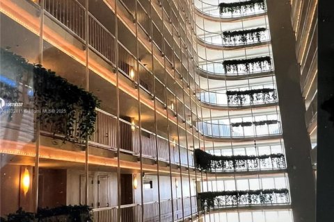 Condo in Miami, Florida, 3 bedrooms  № 2018866 - photo 15