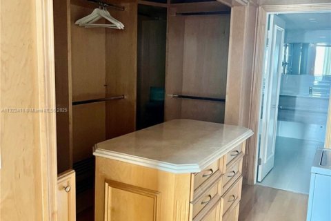 Condo in Miami, Florida, 3 bedrooms  № 2018866 - photo 11