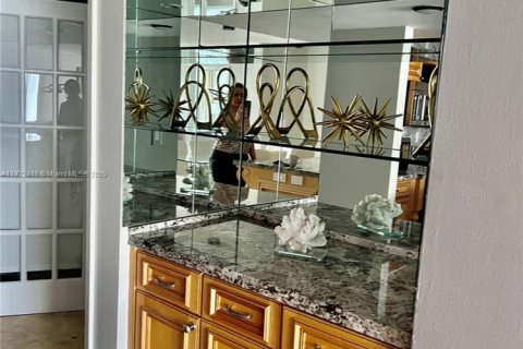Condo in Miami, Florida, 3 bedrooms  № 2018866 - photo 5