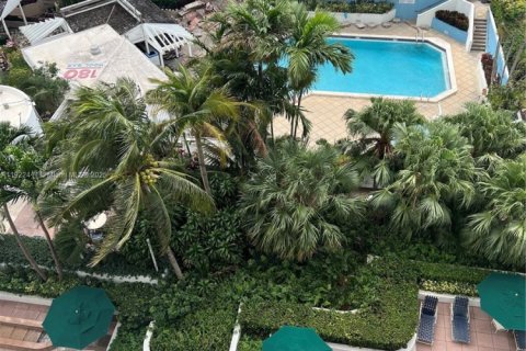 Condo in Miami, Florida, 3 bedrooms  № 2018866 - photo 2