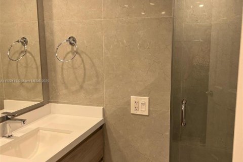 Condo in Miami, Florida, 3 bedrooms  № 2018866 - photo 16