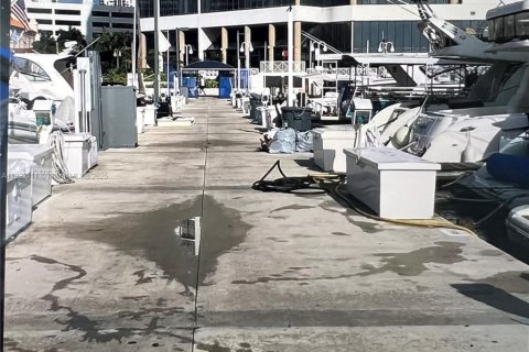 Condo in Miami, Florida, 3 bedrooms  № 2018866 - photo 17