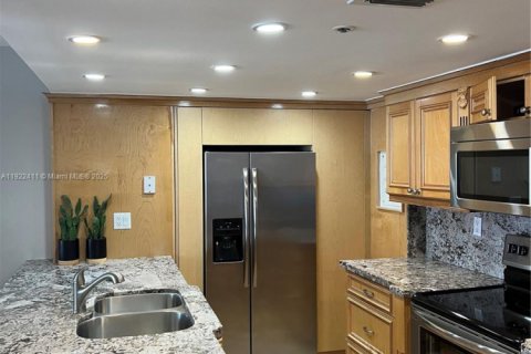 Condo in Miami, Florida, 3 bedrooms  № 2018866 - photo 4