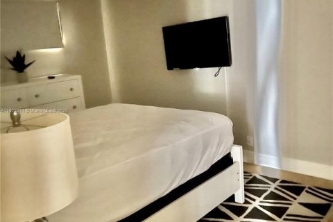 Condo in Miami, Florida, 3 bedrooms  № 2018866 - photo 8