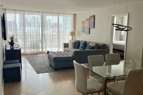 Condo in Miami, Florida, 3 bedrooms  № 2018866 - photo 3