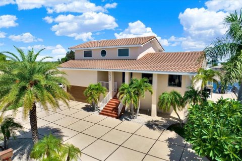 Villa ou maison à New Port Richey, Floride 4 chambres, 284.65 m2 № 2373421