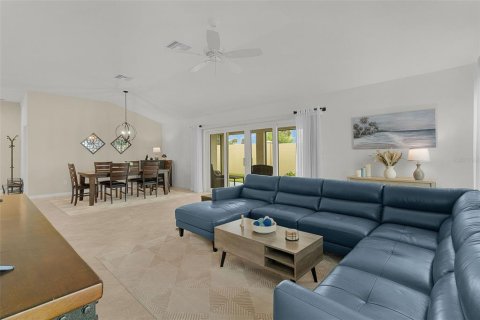 Casa en venta en The Villages, Florida, 3 dormitorios, 191.38 m2 № 2387565 - foto 9
