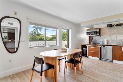 Condo in Miami Beach, Florida № 1951577 - photo 15