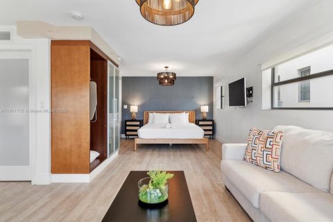 Condo in Miami Beach, Florida № 1951577 - photo 16