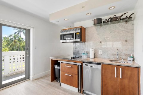 Condo in Miami Beach, Florida № 1951577 - photo 14