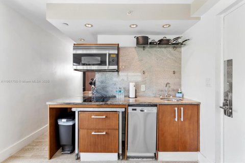 Condo in Miami Beach, Florida № 1951577 - photo 13
