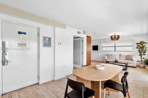 Condo in Miami Beach, Florida № 1951577 - photo 11