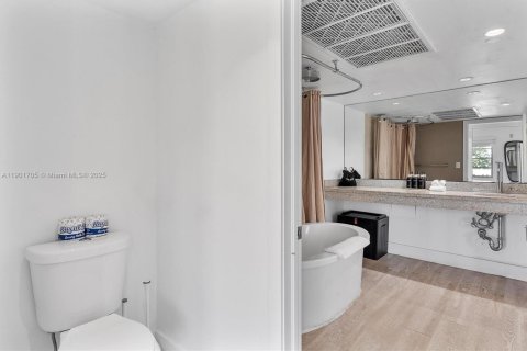 Condo in Miami Beach, Florida № 1951577 - photo 23