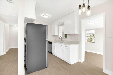 Casa en alquiler en Deltona, Florida, 3 dormitorios, 113.62 m2 № 1913448 - foto 8