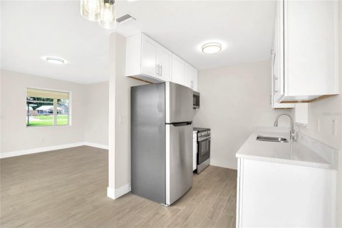 Casa en alquiler en Deltona, Florida, 3 dormitorios, 113.62 m2 № 1913448 - foto 6